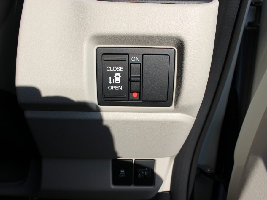 NBOX　ベースグレード