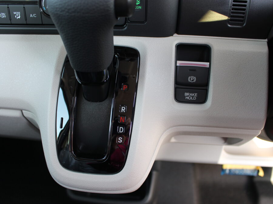 NBOX　ベースグレード