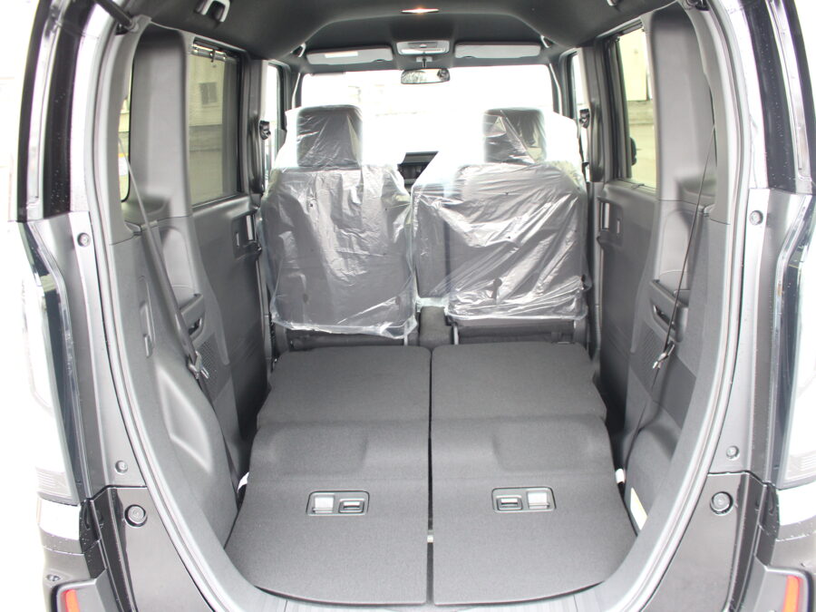 N-BOXカスタム　ベースグレード