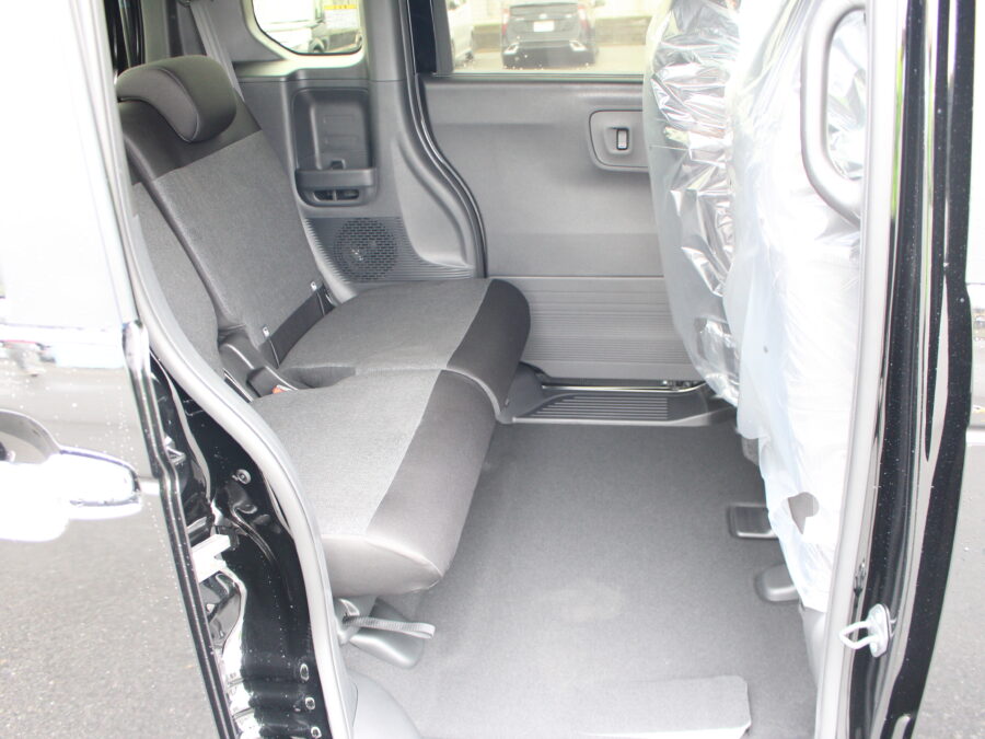 N-BOXカスタム　ベースグレード