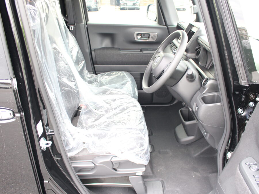 N-BOXカスタム　ベースグレード