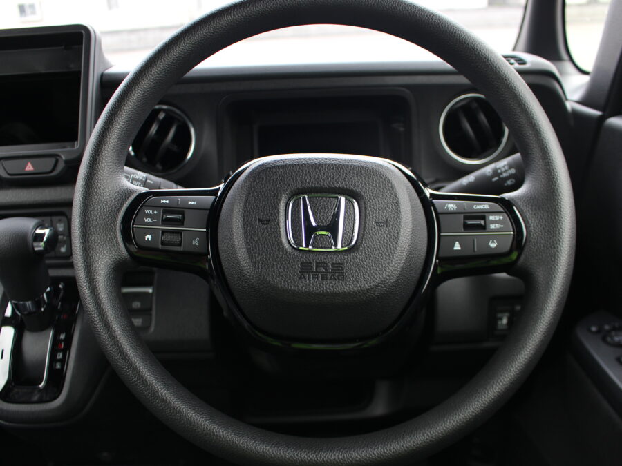 N-BOXカスタム　ベースグレード