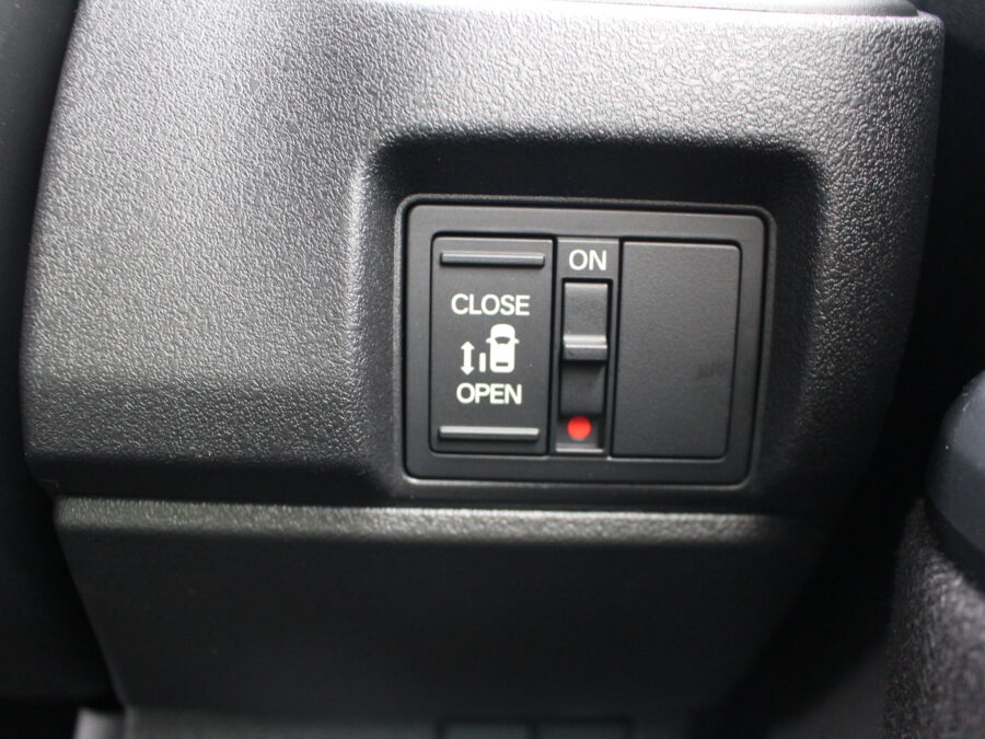 N-BOXカスタム　ベースグレード