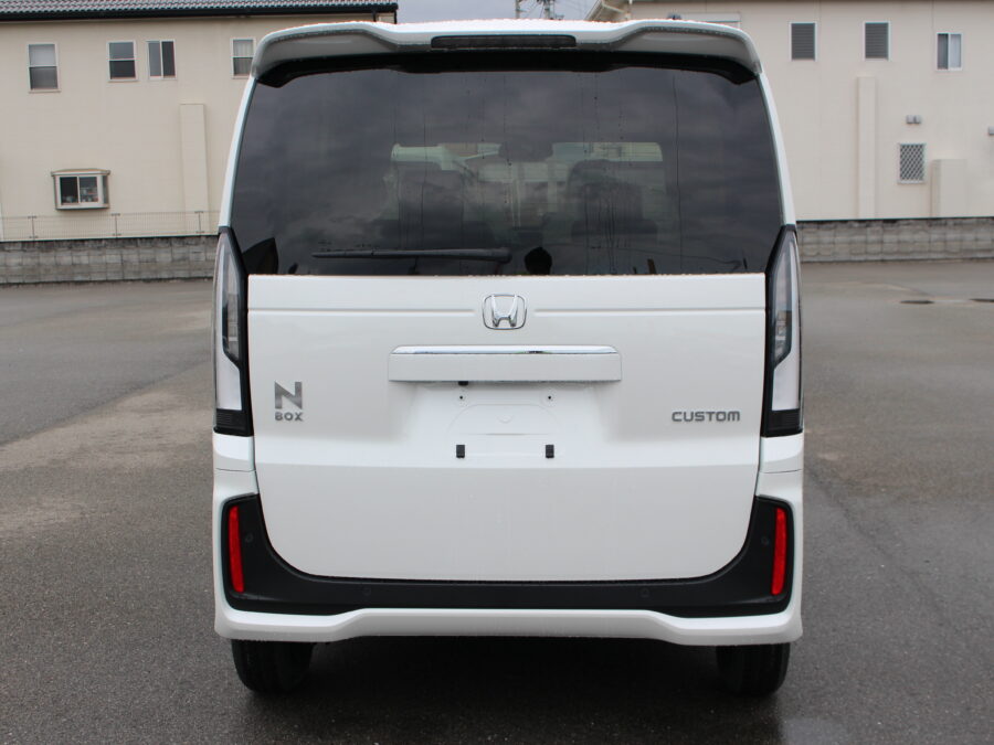 N-BOXカスタム　ベースグレード