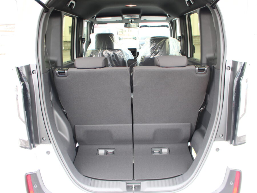 N-BOXカスタム　ベースグレード