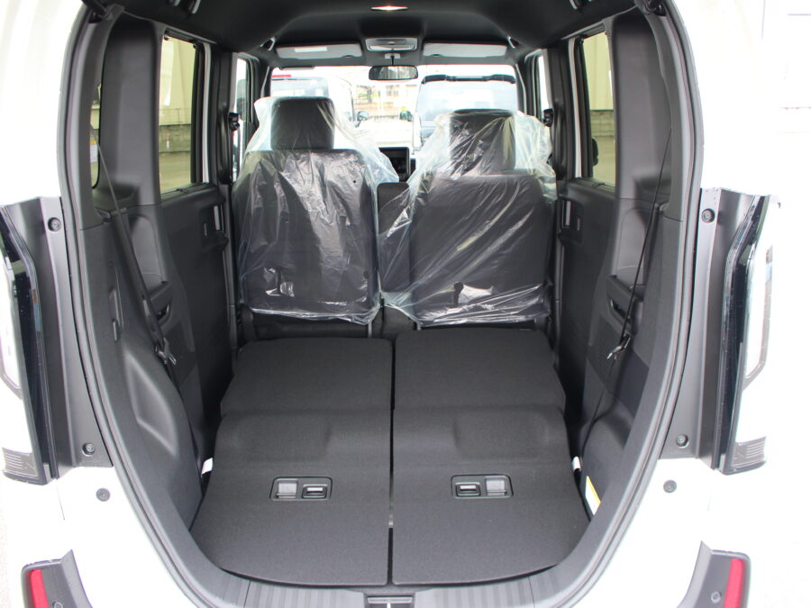 N-BOXカスタム　ベースグレード