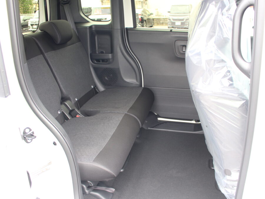 N-BOXカスタム　ベースグレード