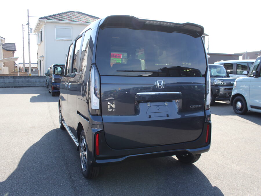 NBOXカスタム　ベースグレード