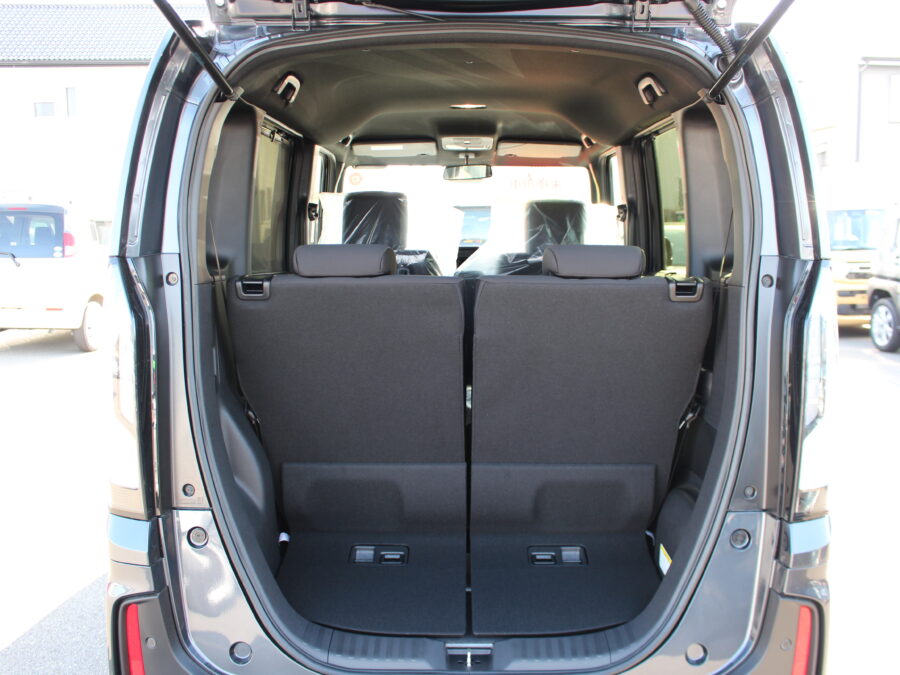 NBOXカスタム　ベースグレード