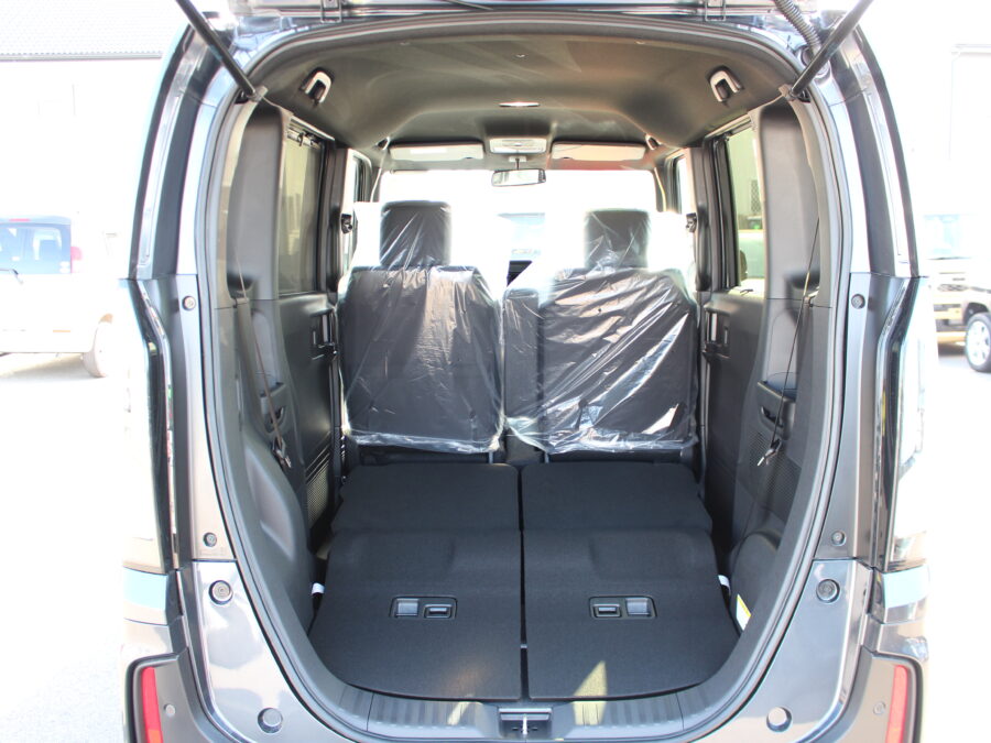 NBOXカスタム　ベースグレード