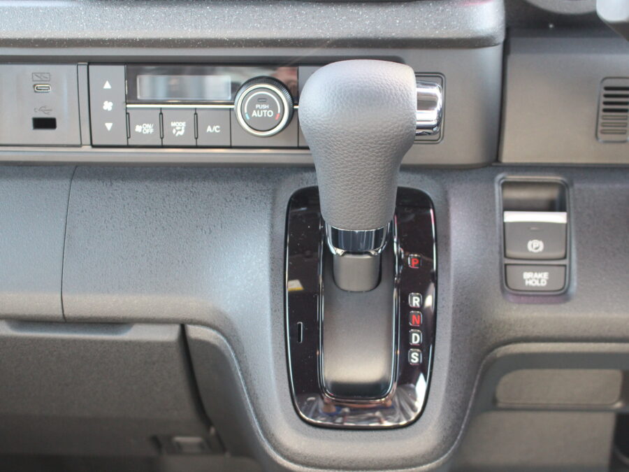 NBOXカスタム　ベースグレード