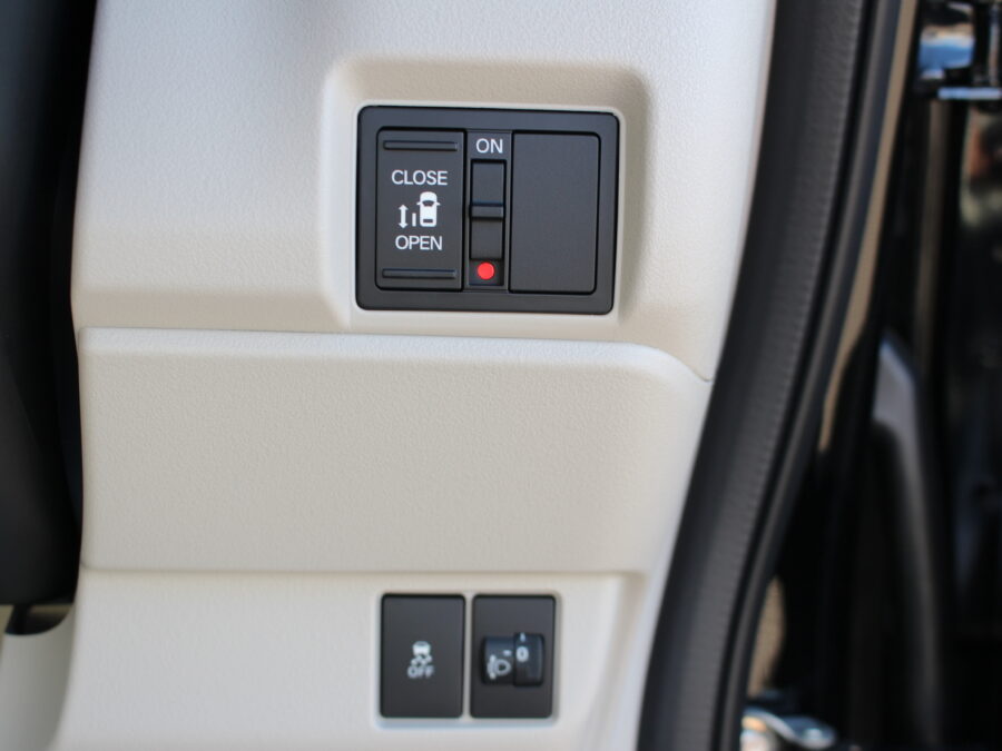 NBOX　ベースグレード