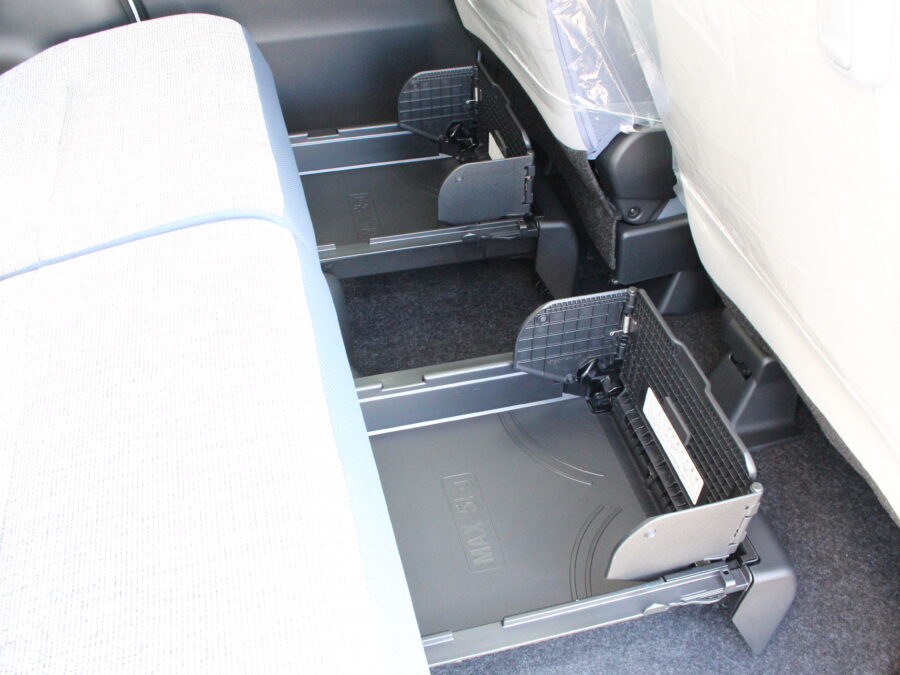 ムーヴキャンバス　ストライプスＧ