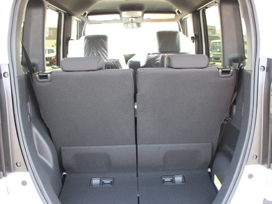 NBOXカスタム　ベースグレード