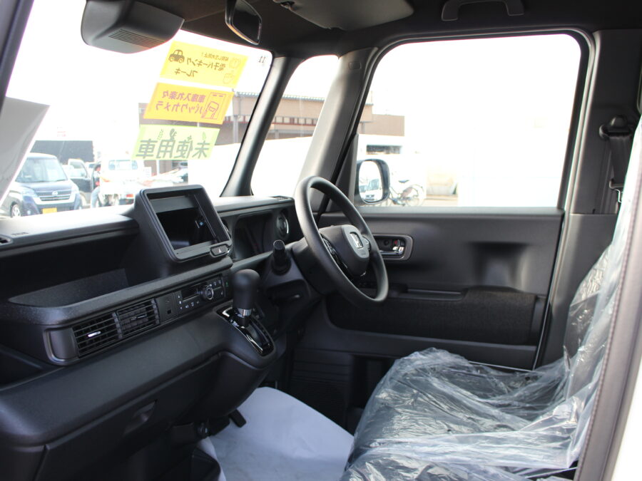 NBOXカスタム　ベースグレード