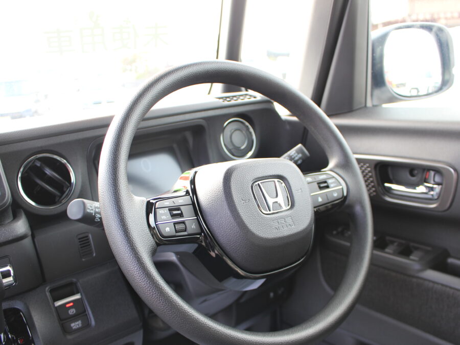 NBOXカスタム　ベースグレード