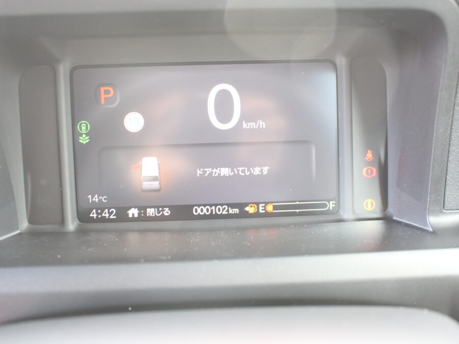 NBOXカスタム　ベースグレード