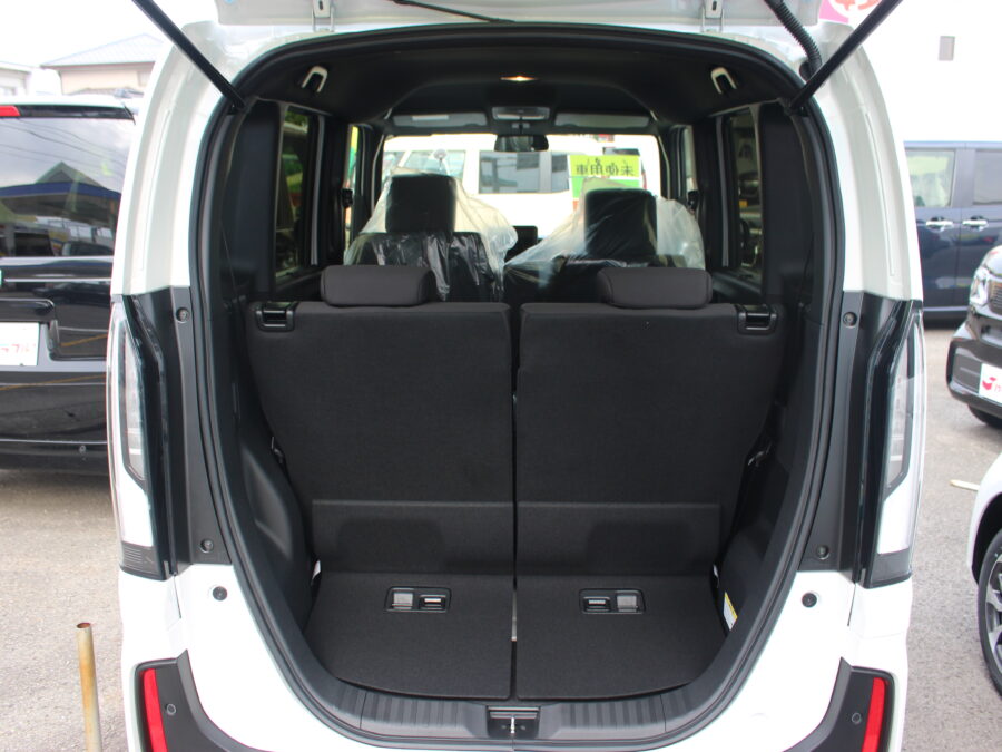 NBOXカスタム　ベースグレード