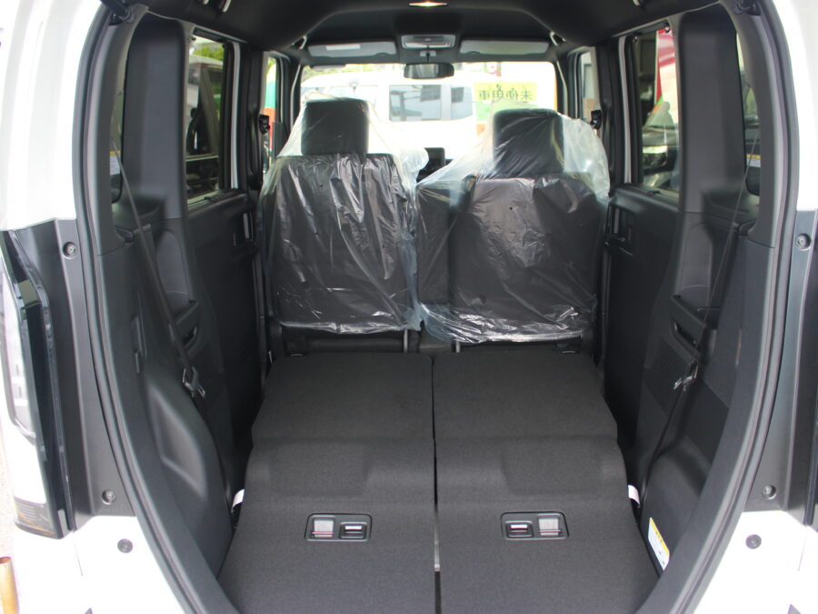 NBOXカスタム　ベースグレード