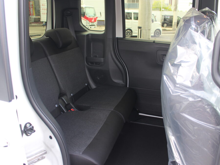 NBOXカスタム　ベースグレード