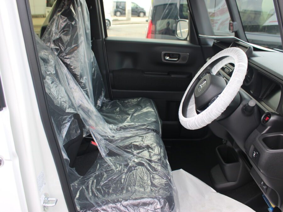 NBOXカスタム　ベースグレード