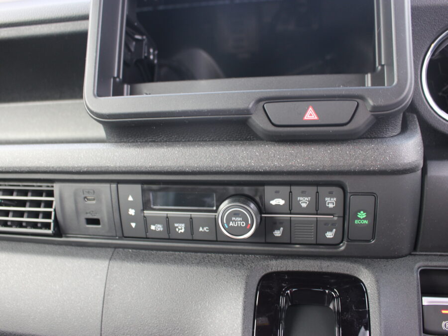 NBOXカスタム　ベースグレード